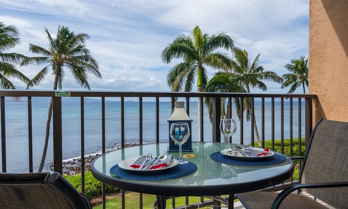Maalaea Condo | Updated Ocean front condo overlooking Maalaea Bay