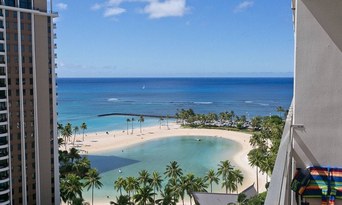 Waikiki Condo | Waikiki Condo - Ocean View - Minutes from the Beach!