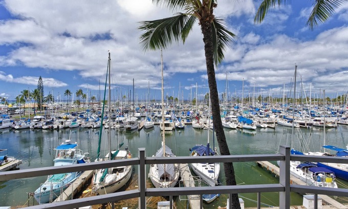Waikiki Condo | Waikiki Marina-Front Condo! Ocean & Fireworks View, Central AC, Full Kitchen!
