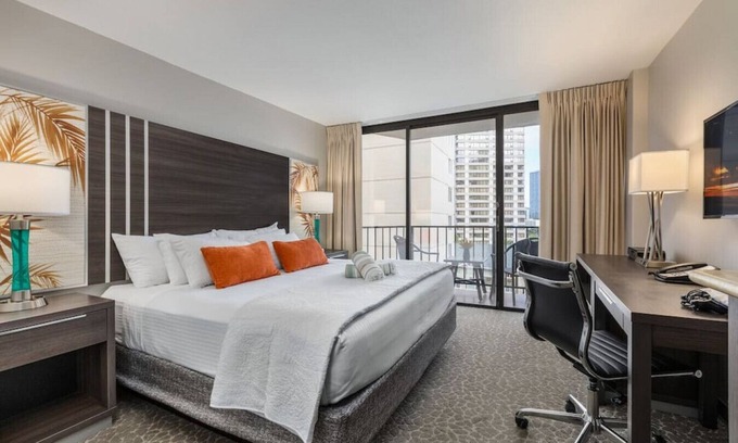 Waikiki Apartment | Waikiki Palms FREE parking