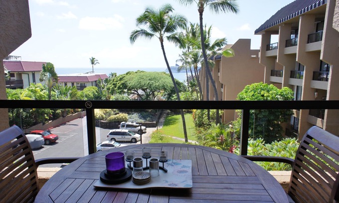 Historic Kailua Village Condo | 🏖️Walk to Kona Town | Ocean View | Concierge Included!