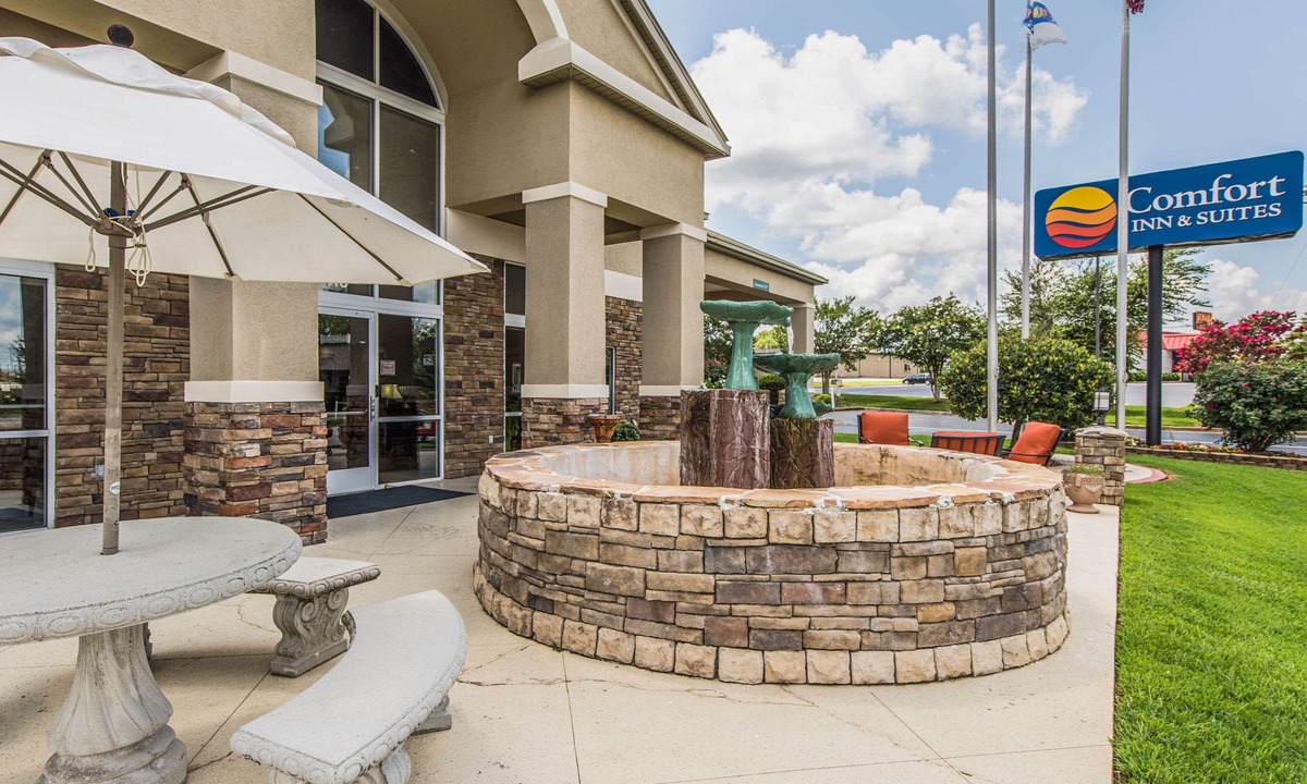 Greenwood Hotel | Comfort Inn & Suites Greenwood Near University
