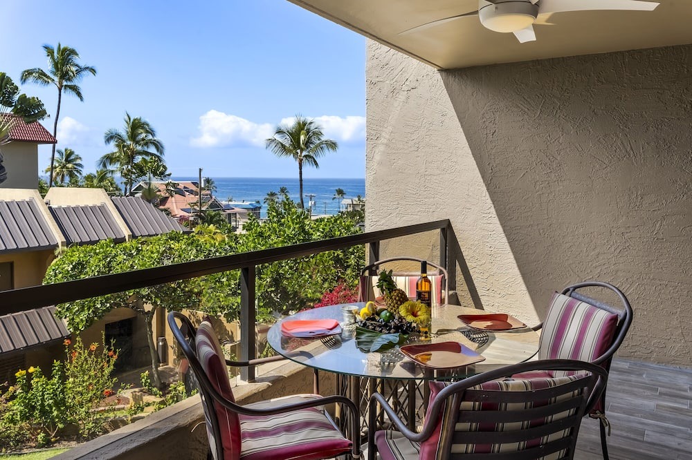 Historic Kailua Village Condo | Beautiful Condo w/AC, Lanai, Shared Pool & Ocean Views - Kona Pacific B310