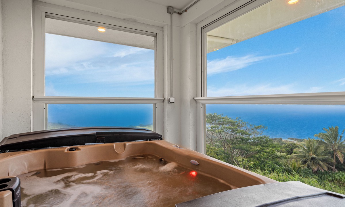 Wailuku House | Large House on Maui