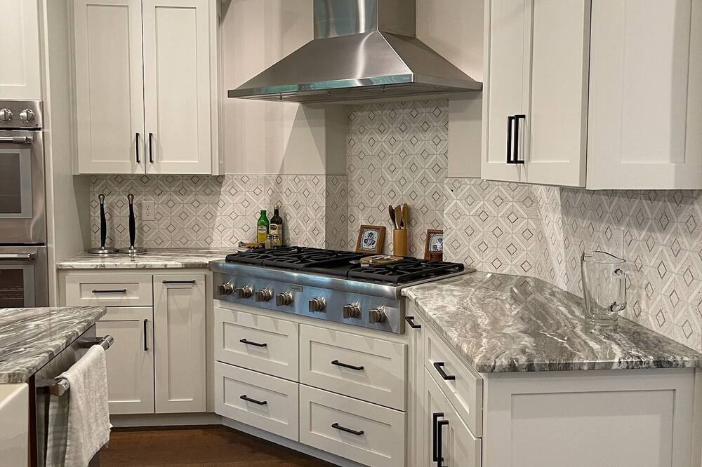 Barton Creek Lakeside House | Beautiful new home in Spicewood!