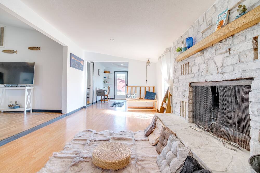 Silver Creek Village House | Dog-Friendly Burnet Home - Walk to Buchanan Lake!