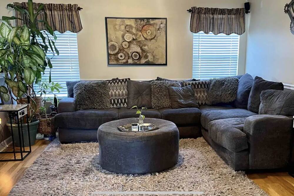 Lowell House | Cozy 3bdrm home minutes to Charlotte
