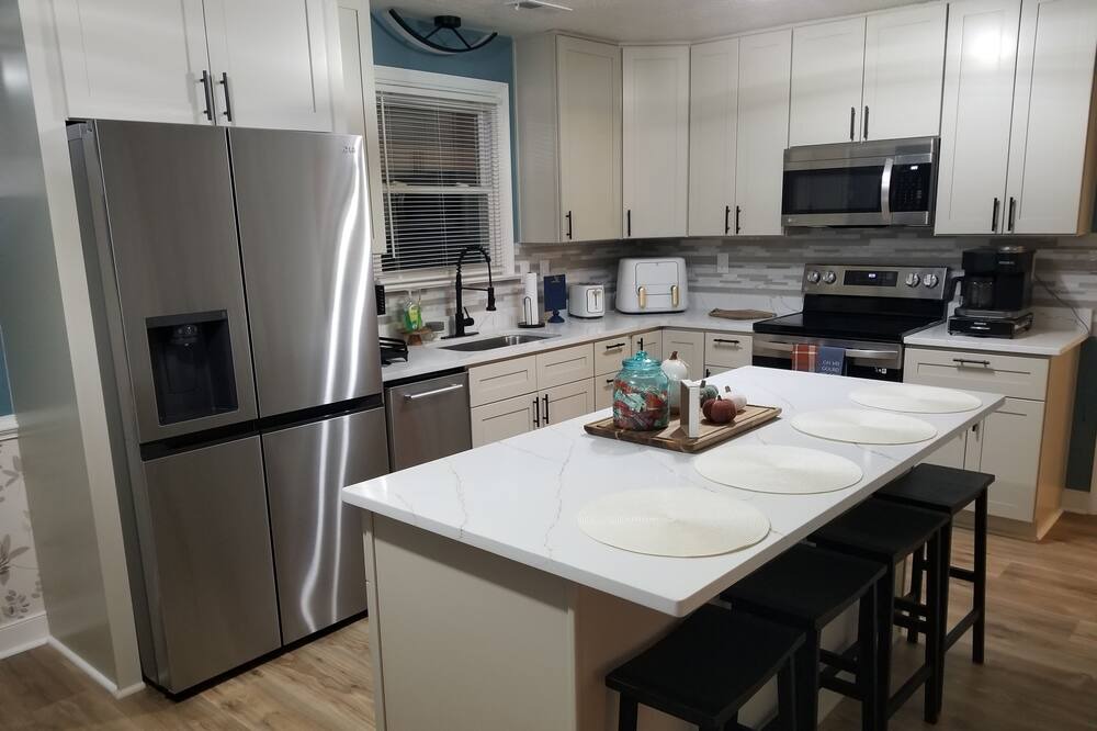 Varina House | Private Secluded Home near Airport and Downtown