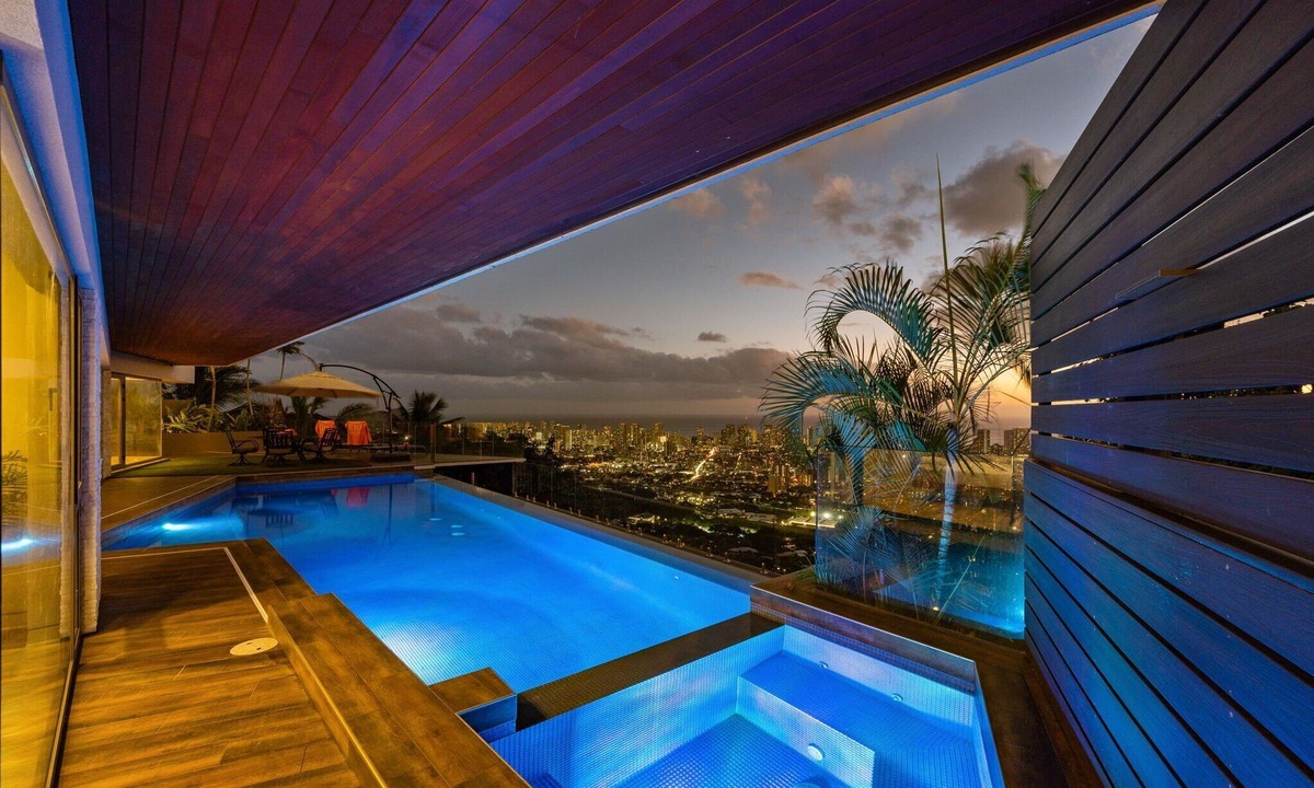 Makiki House | KBM Resorts: FREE CAR Waikiki Hilltop House