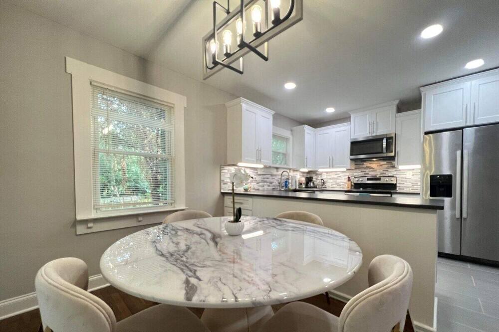 Enderly Park House | Cozy I Darlin' 2 Bedroom |Only 4 mins from Uptown