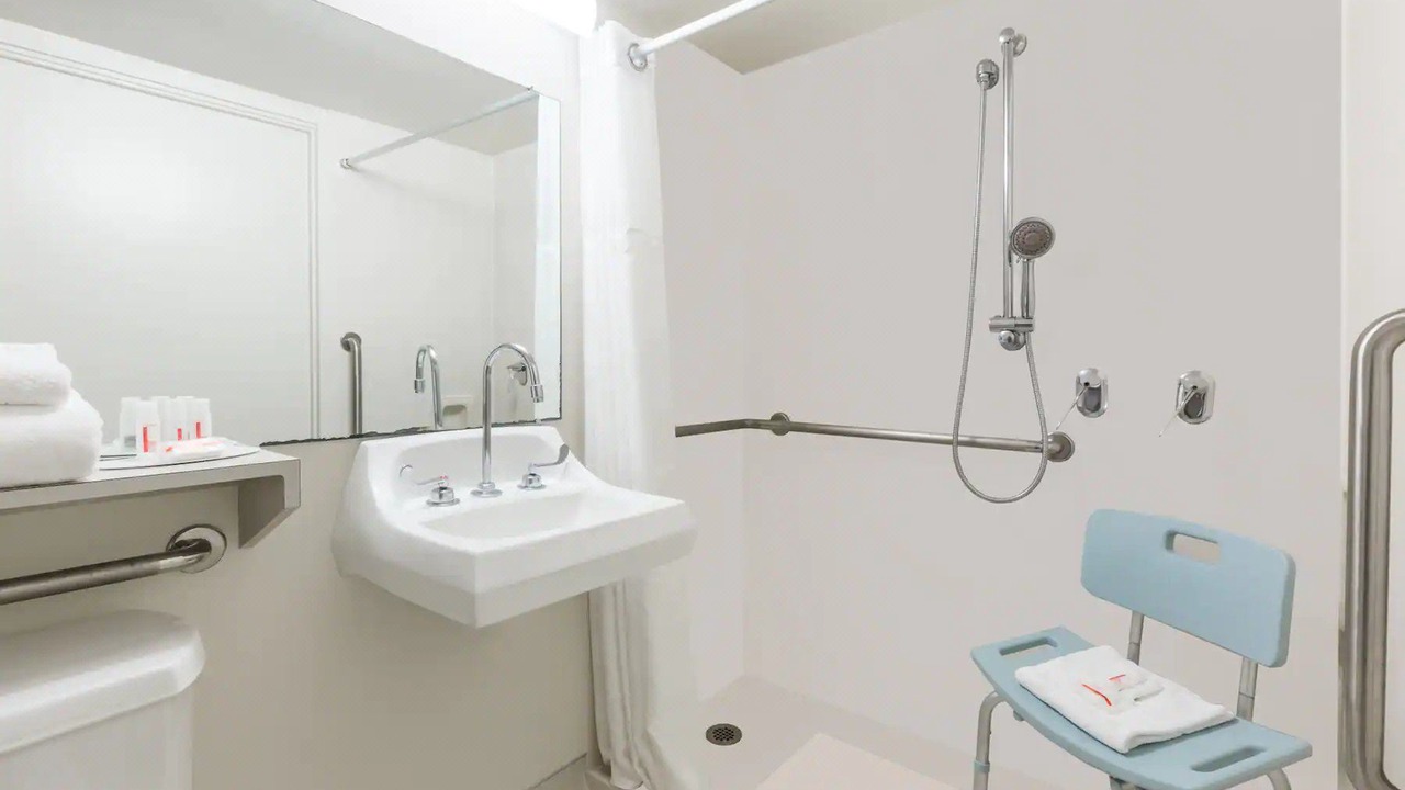 Photo of Bathroom in Waikiki