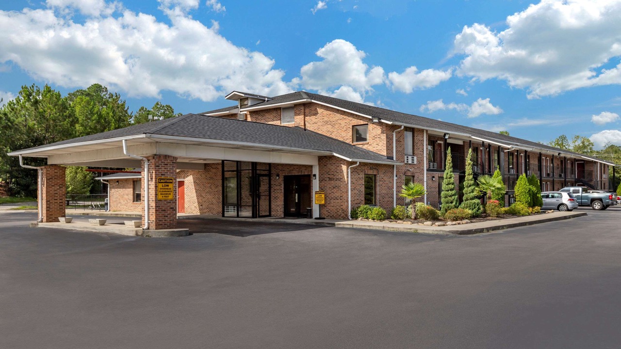 Photo of Buildings in Lugoff