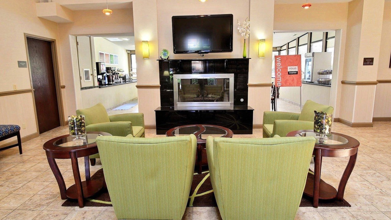 Photo of Livingroom in Greenbrier East