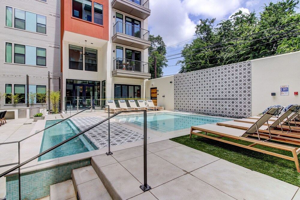 Photo of Outdoor in East Cesar Chavez