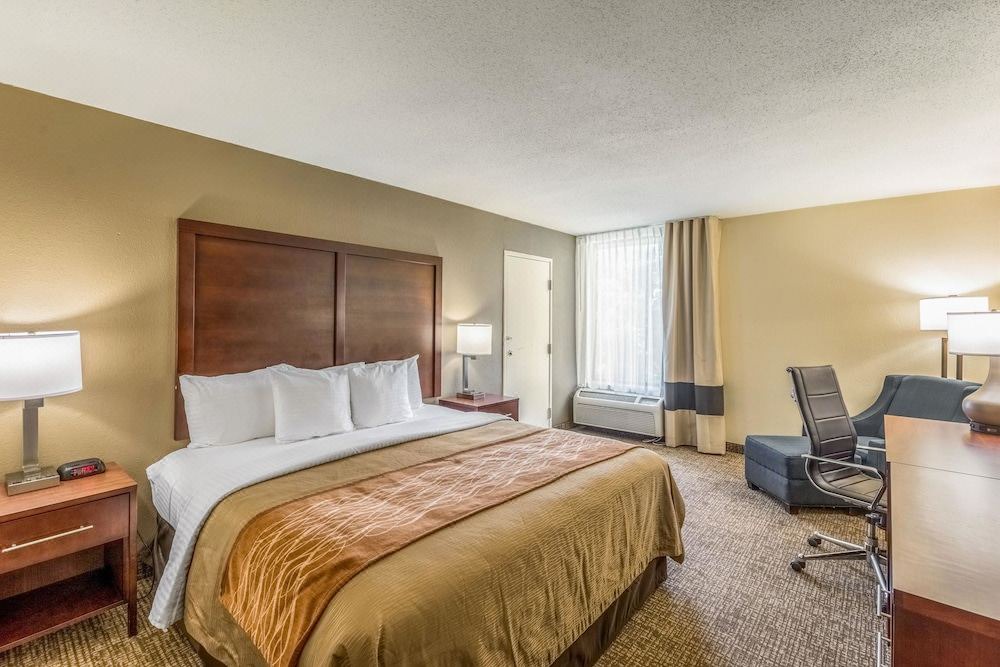 Photo of Bedroom in Executive Park