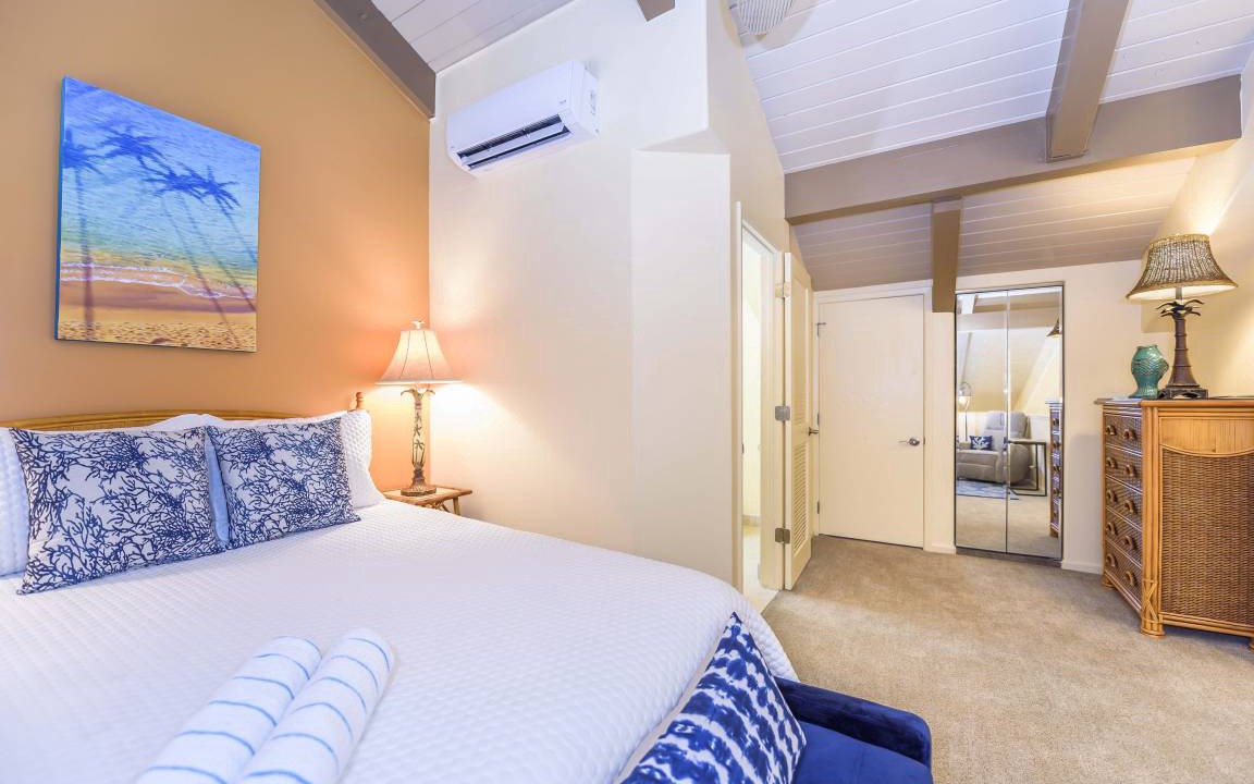 Photo of Bedroom in Historic Lahaina Front Street