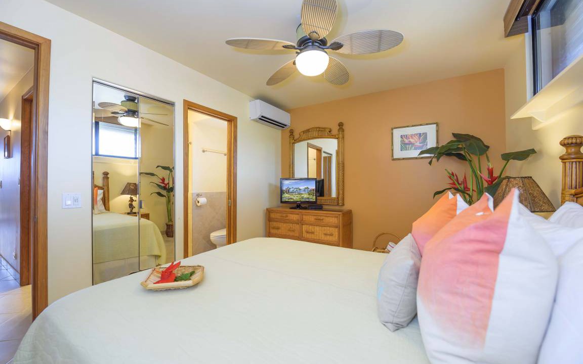 Photo of Bedroom in Historic Lahaina Front Street