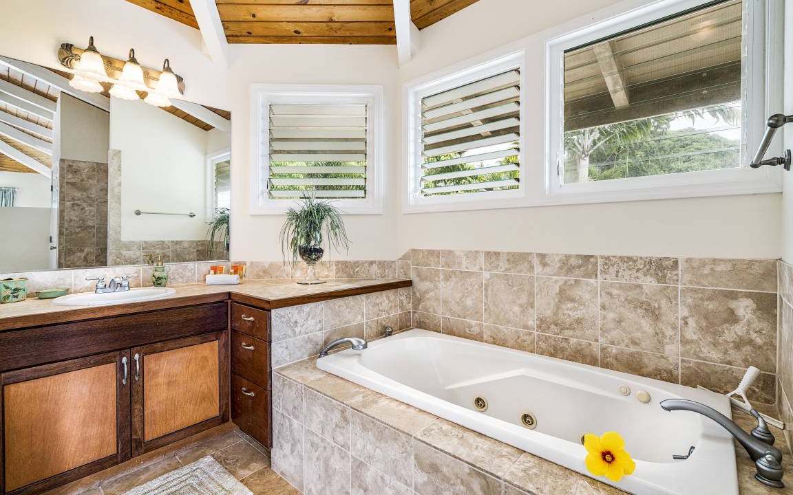 Photo of Bathroom in Kahaluu-Keauhou