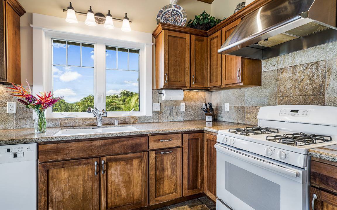 Photo of Kitchen in Kahaluu-Keauhou