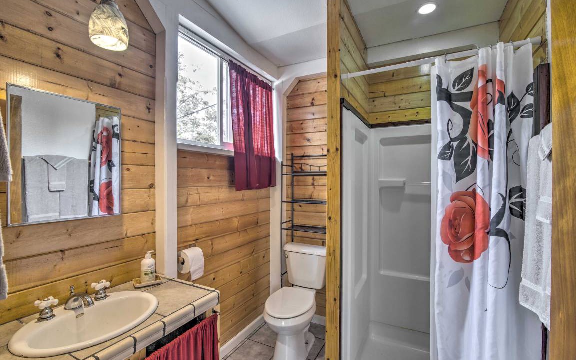 Photo of Bathroom in Leilani Estates