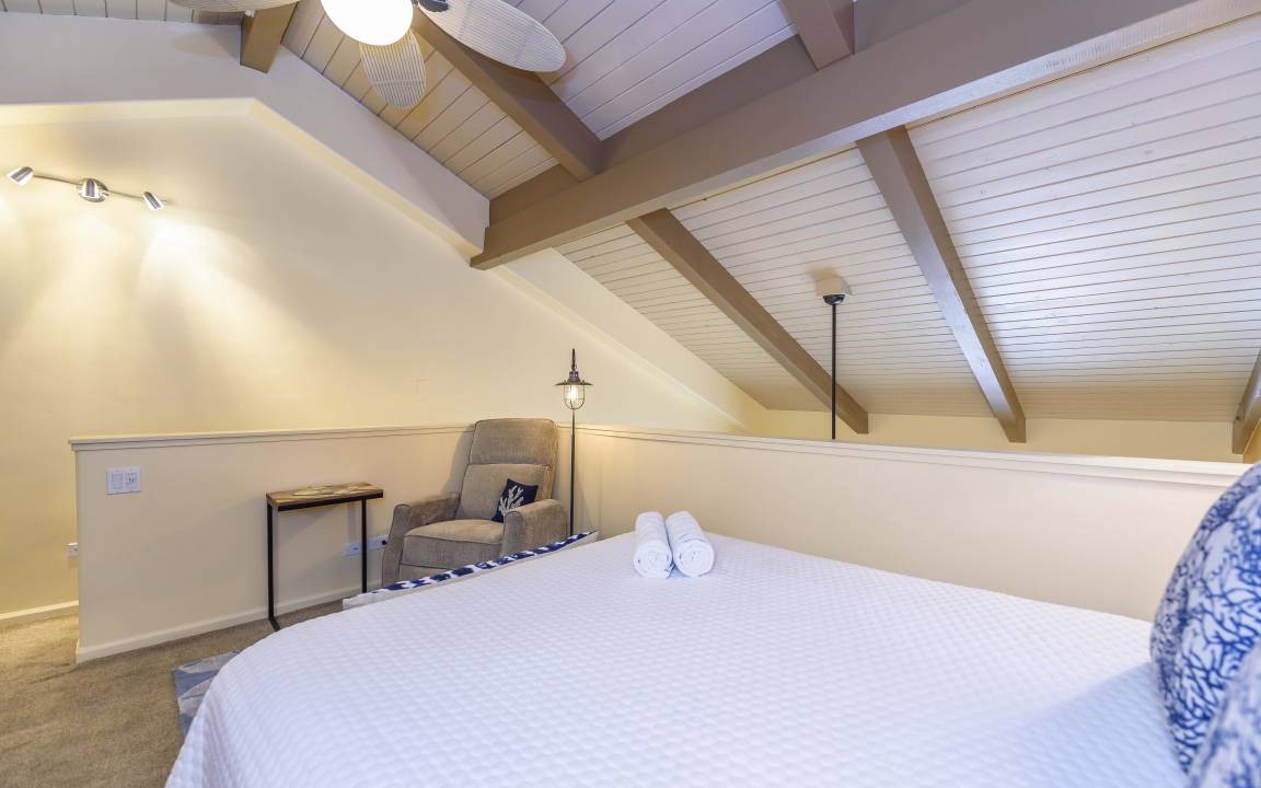 Photo of Bedroom in Historic Lahaina Front Street