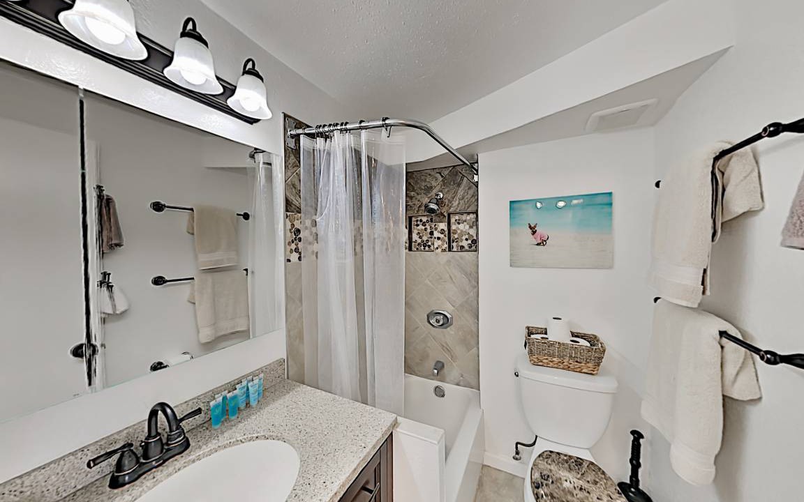 Photo of Bathroom in McCully - Moiliili