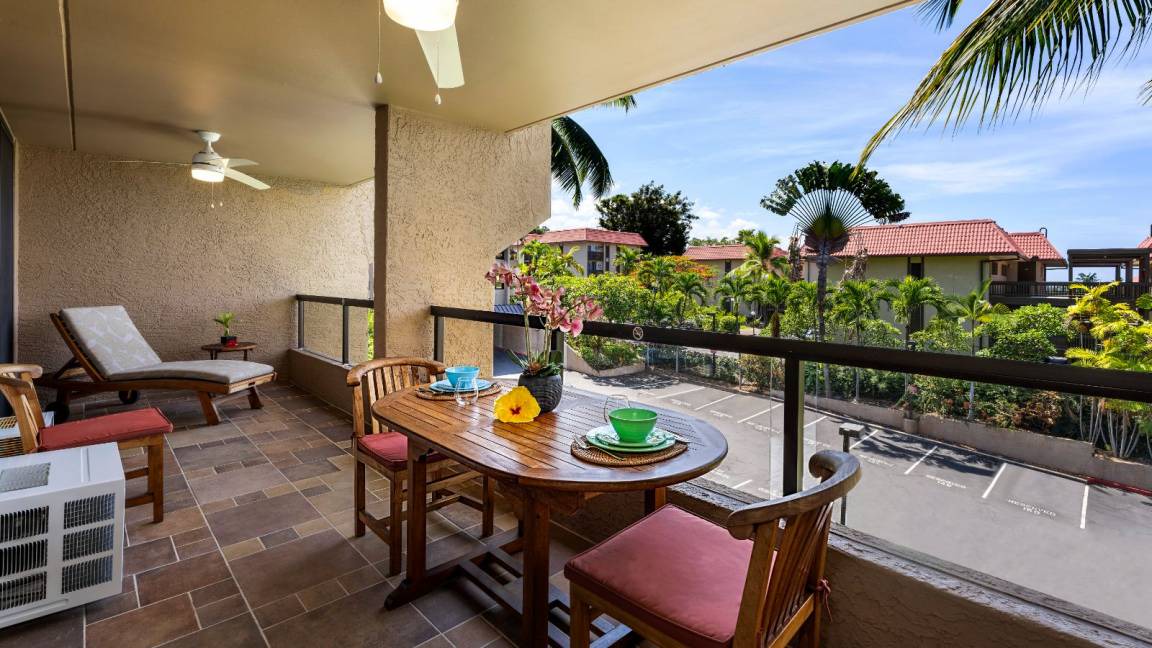 Photo of Patio Balcony in Historic Kailua Village