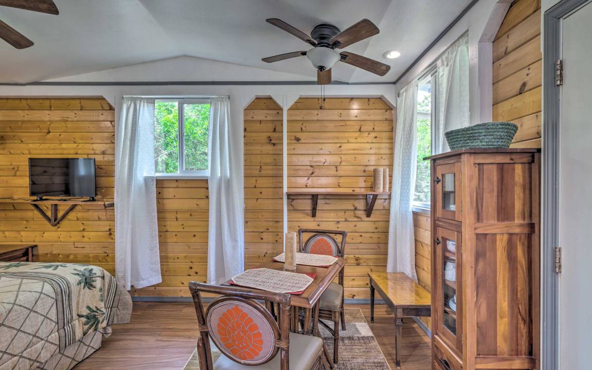 Photo of Bedroom in Leilani Estates