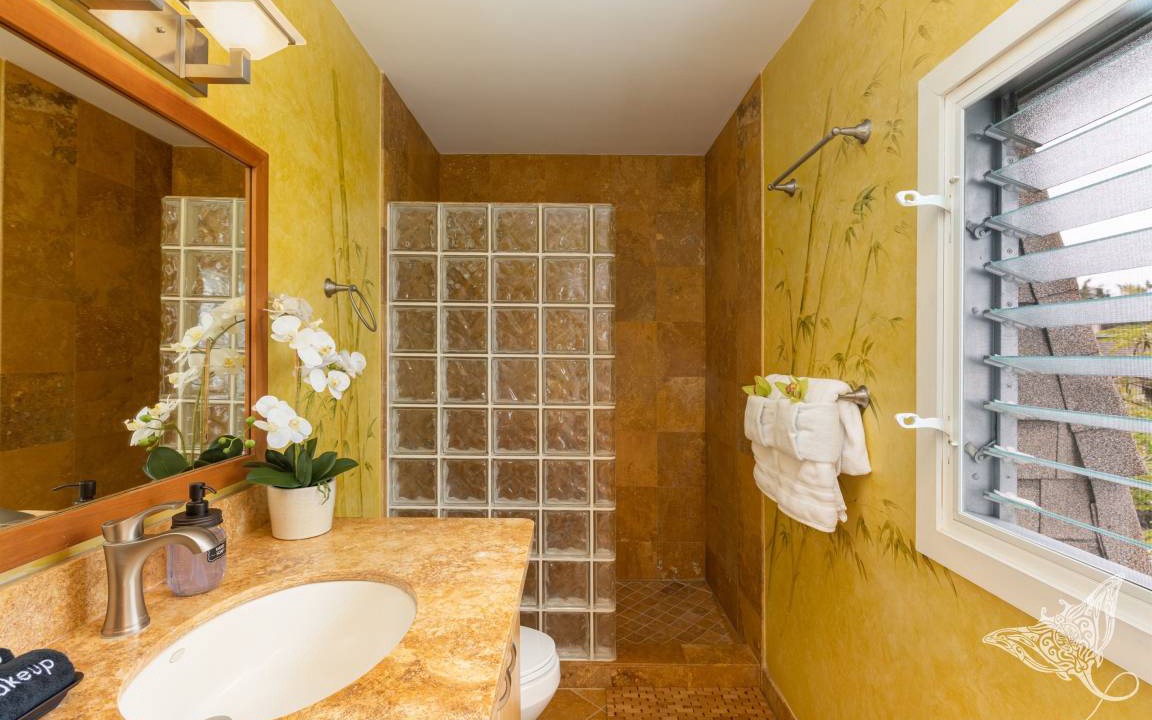 Photo of Bathroom in Keauhou