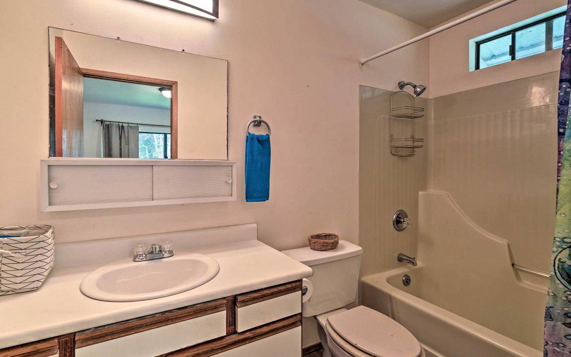 Photo of Bathroom in Naalehu