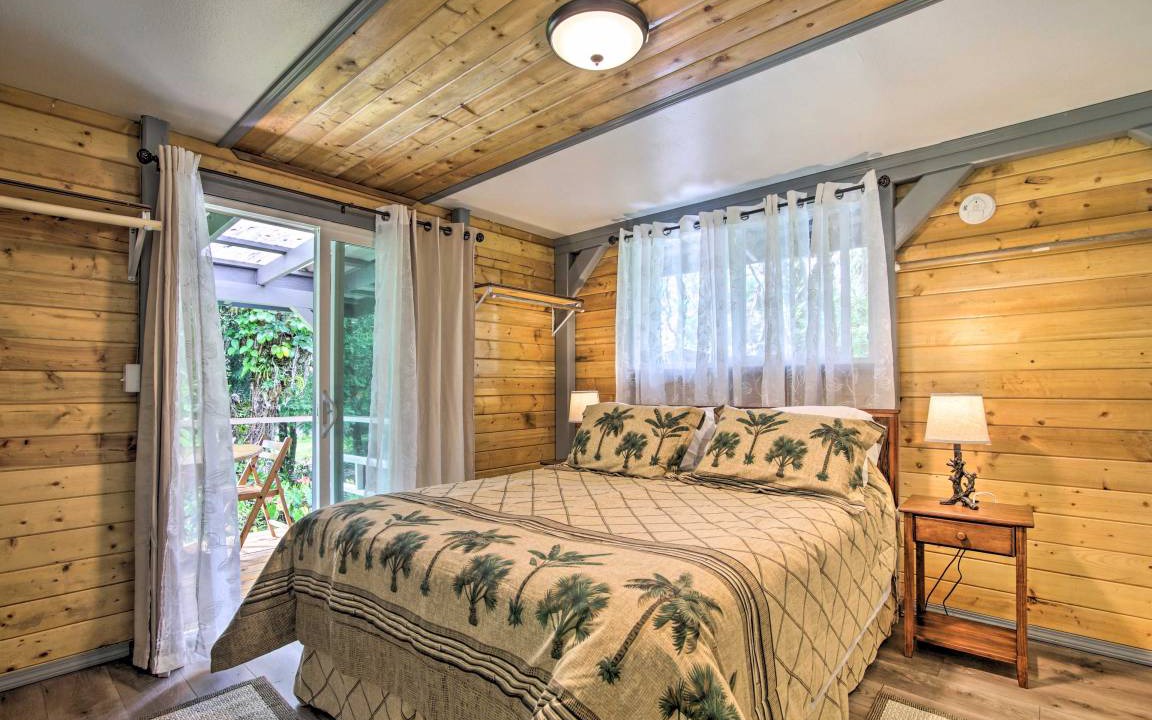 Photo of Bedroom in Leilani Estates