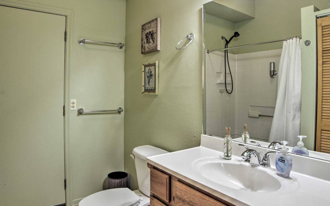 Photo of Bathroom in Ohia Estates
