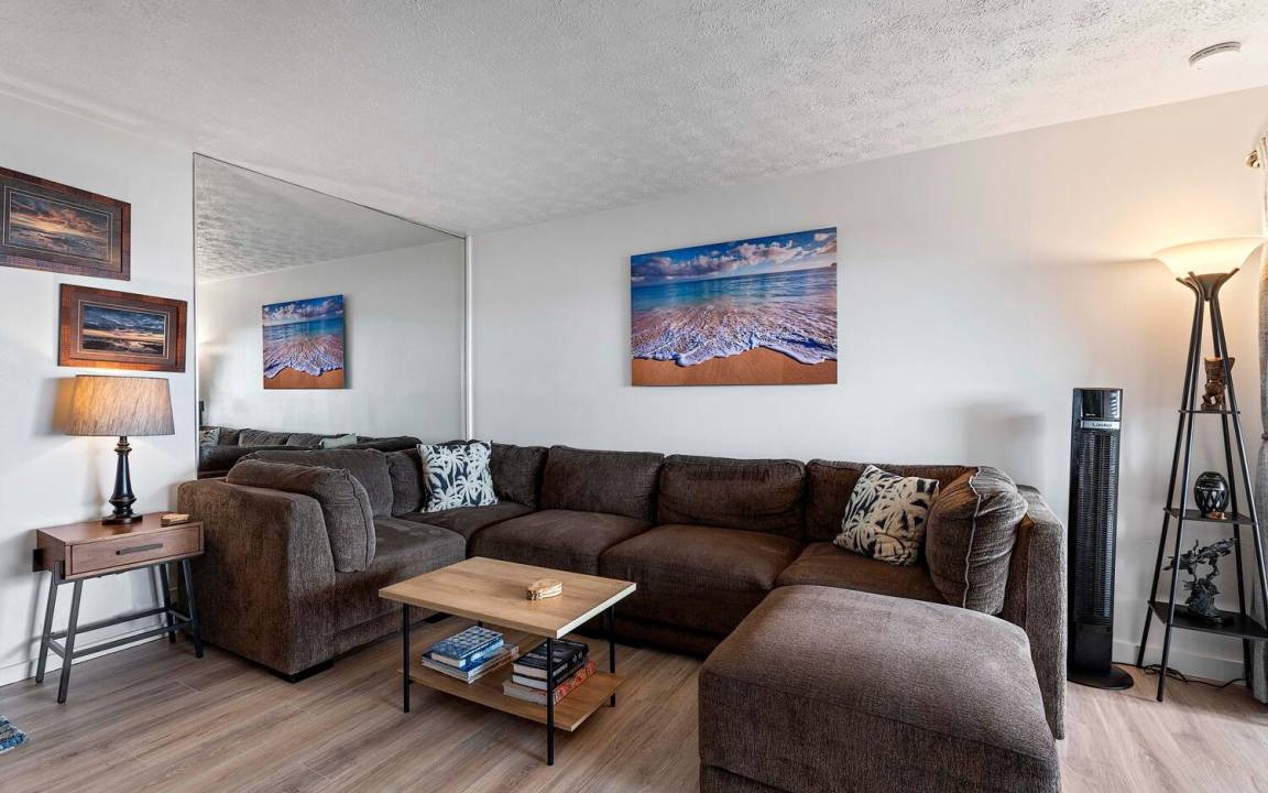 Photo of Livingroom in Kahaluu Bay