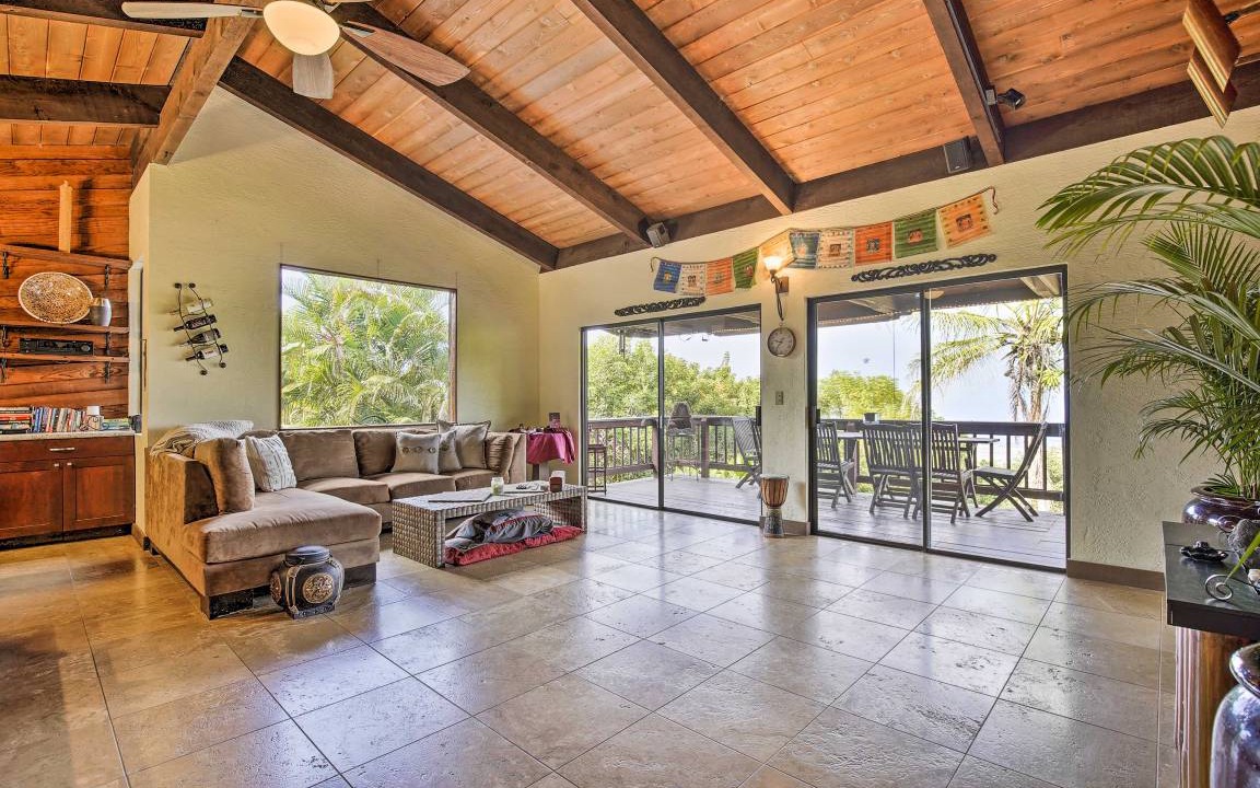 Photo of Livingroom in Kona Palisades