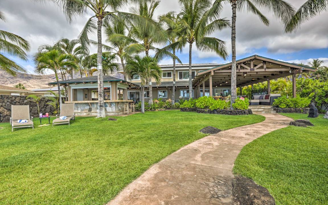 Photo of Buildings in Makaha