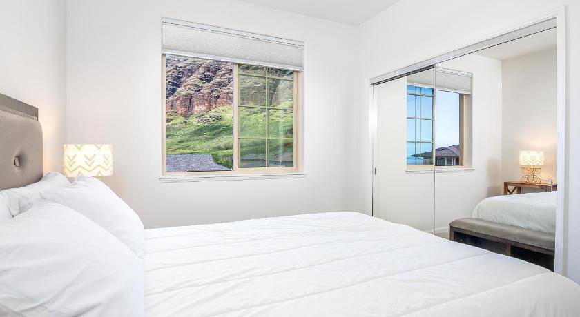 Photo of Bedroom in Makaha Valley
