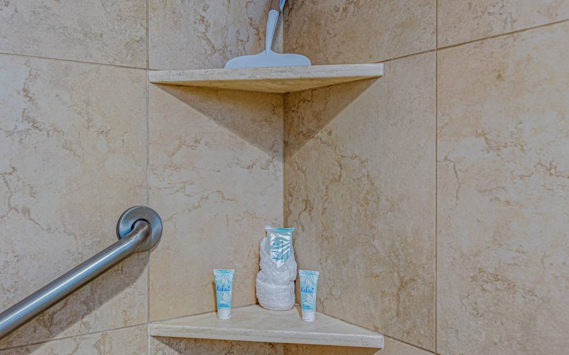 Photo of Bathroom in Historic Lahaina Front Street