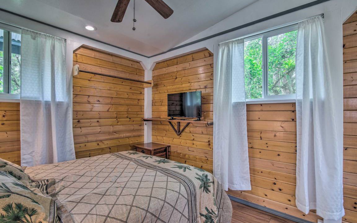 Photo of Bedroom in Leilani Estates