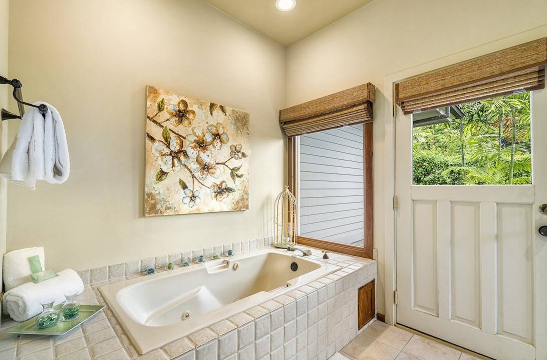 Photo of Bathroom in Kahaluu Bay