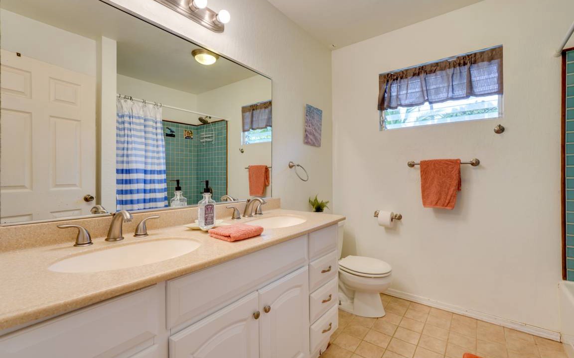 Photo of Bathroom in Kona Palisades