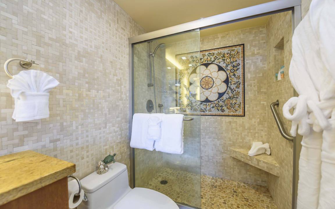 Photo of Bathroom in Historic Lahaina Front Street