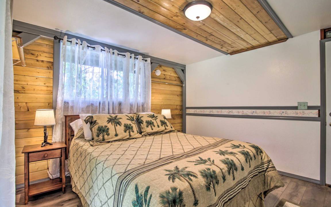 Photo of Bedroom in Leilani Estates