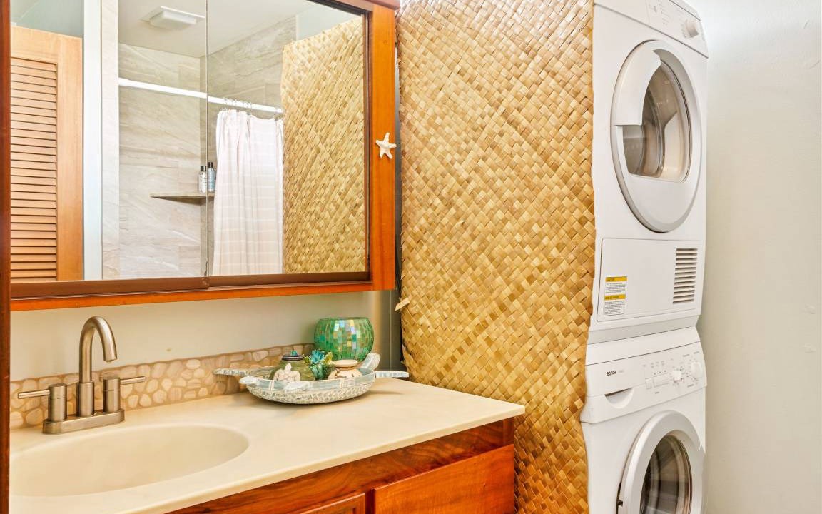 Photo of Bathroom in Kahaluu Bay