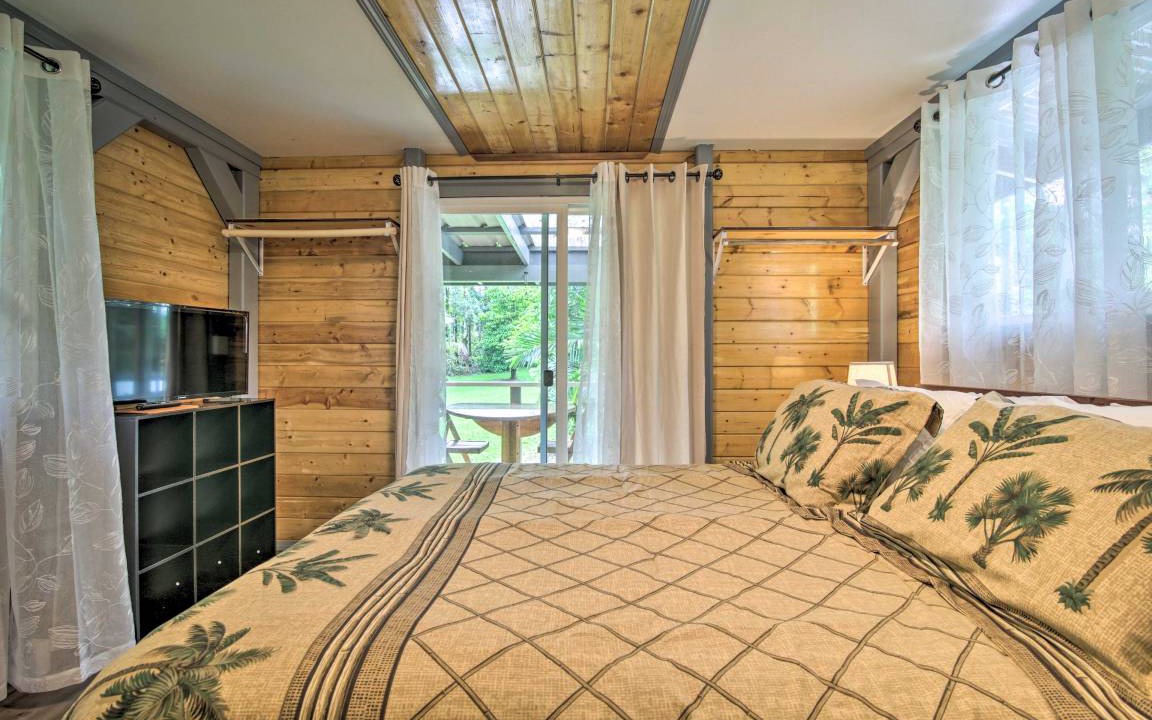 Photo of Bedroom in Leilani Estates