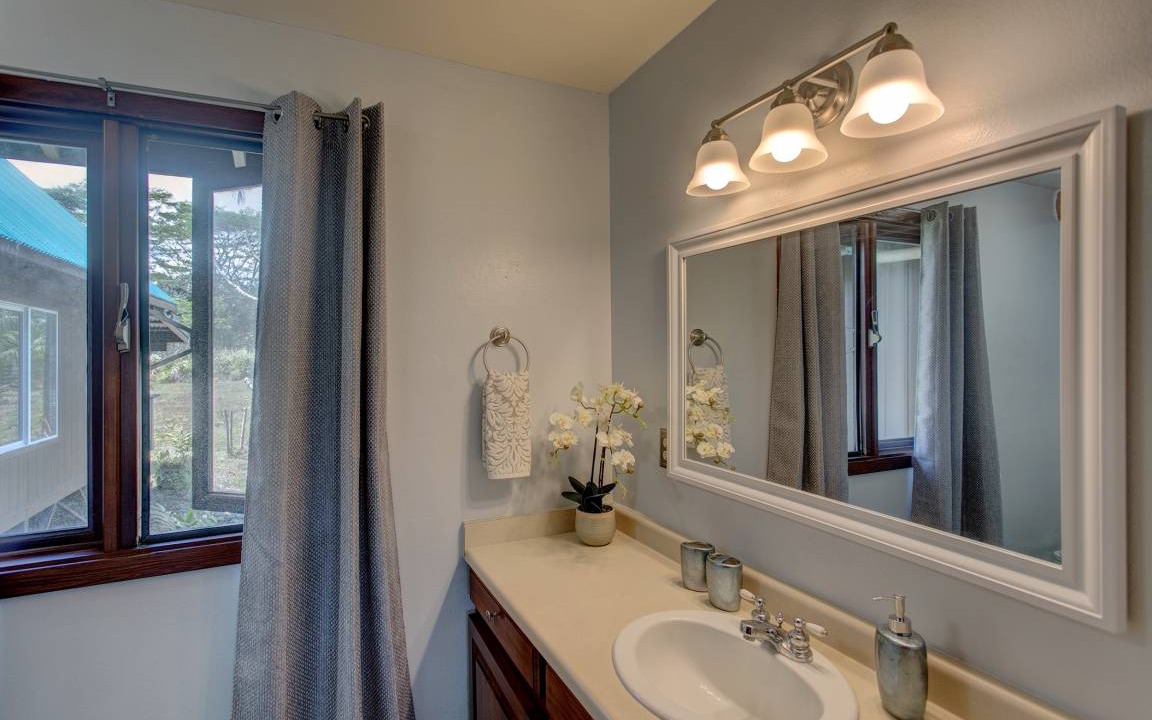 Photo of Bathroom in Keaau
