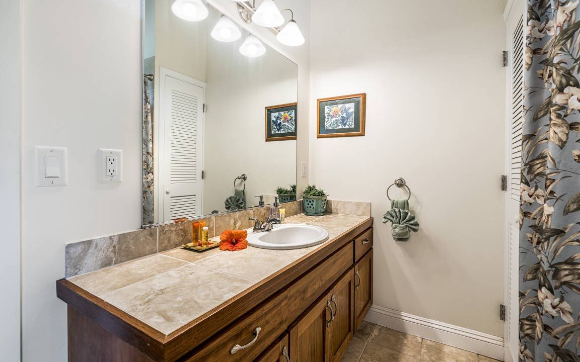 Photo of Bathroom in Kahaluu-Keauhou