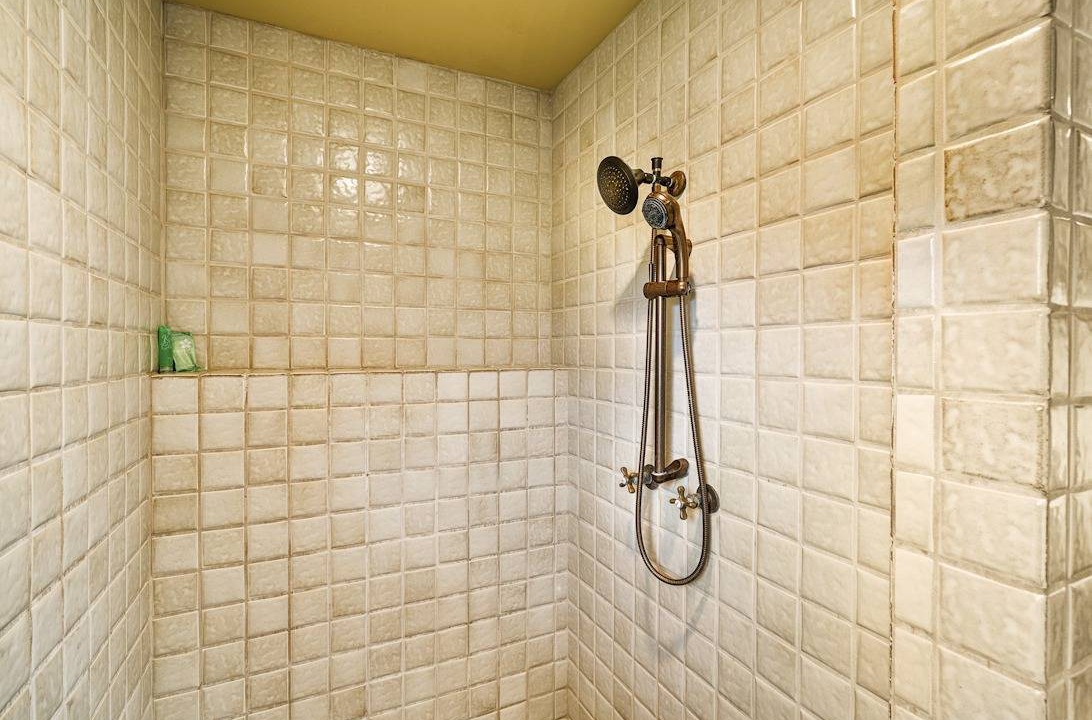 Photo of Bathroom in Kahaluu Bay