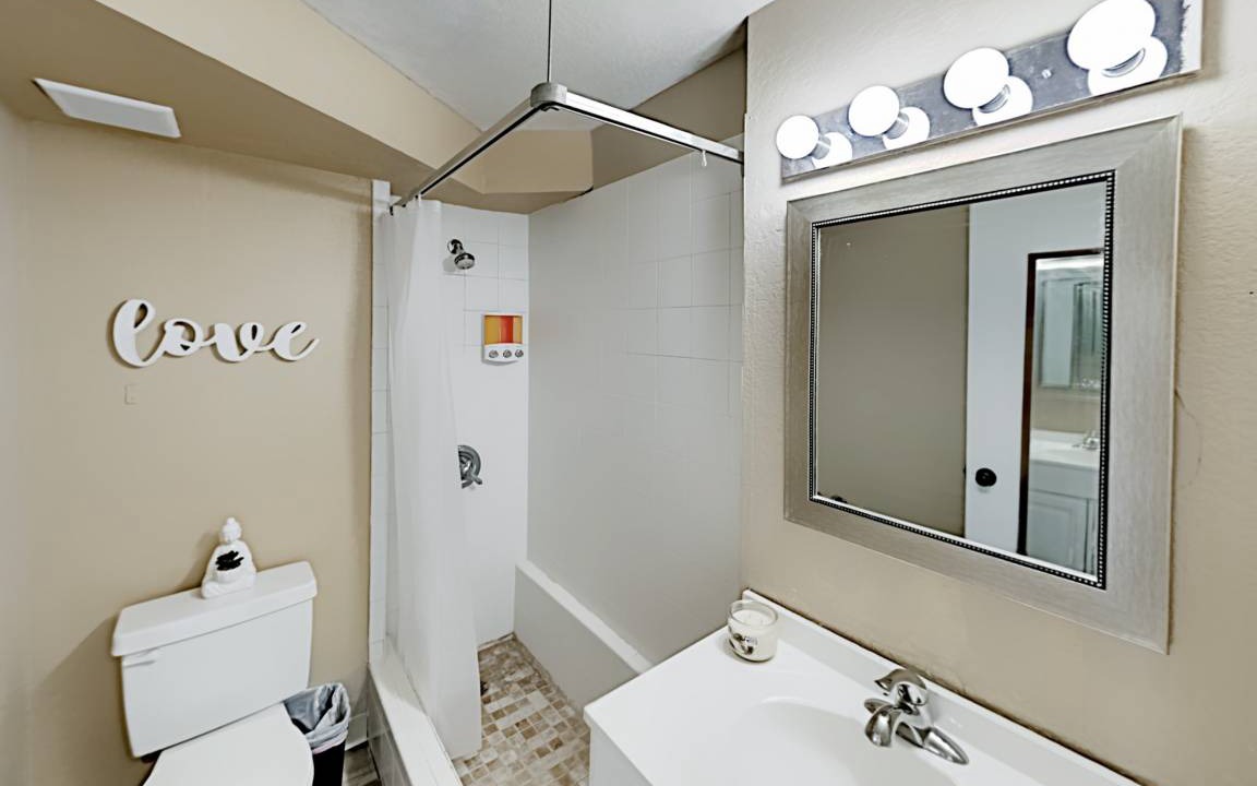 Photo of Bathroom in McCully - Moiliili