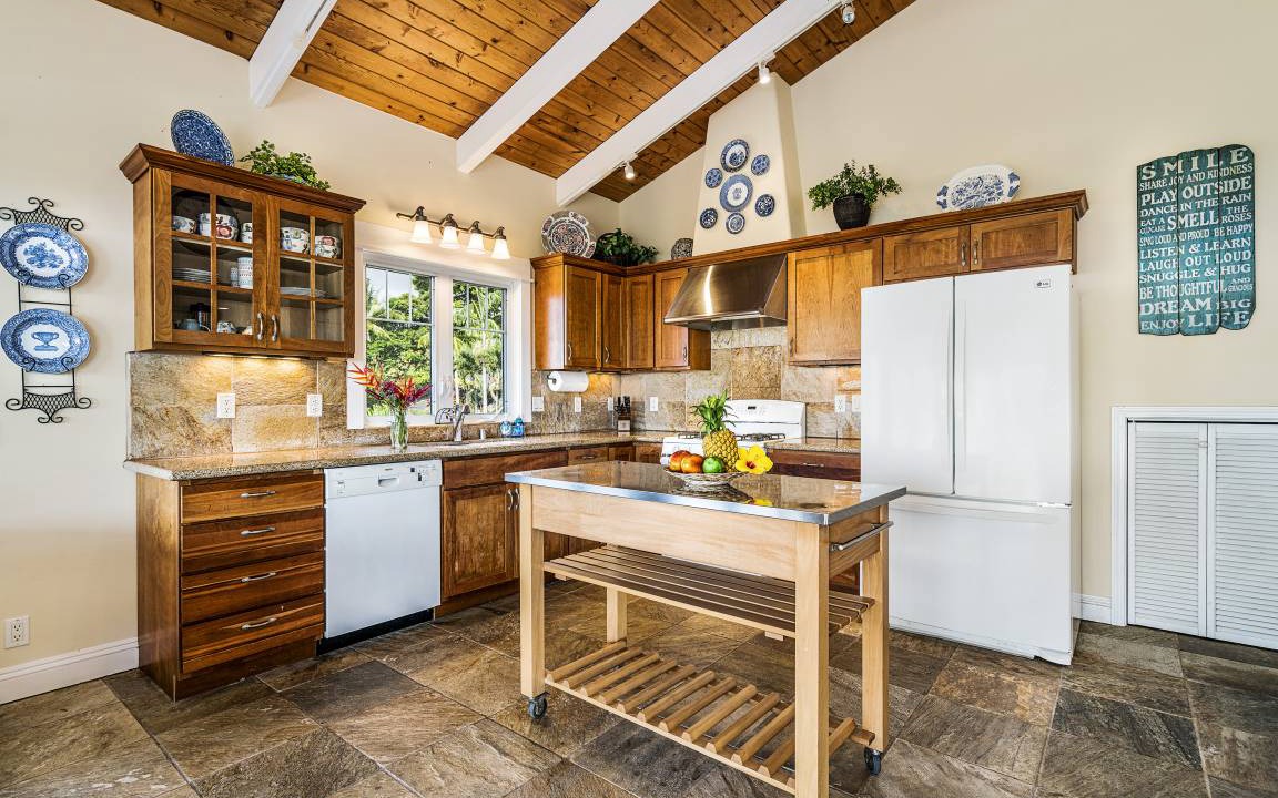 Photo of Kitchen in Kahaluu-Keauhou