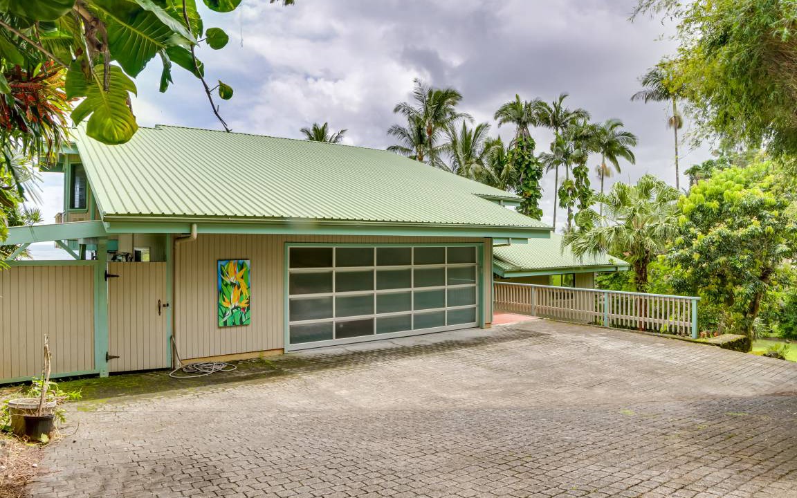 Photo of Buildings in Hilo